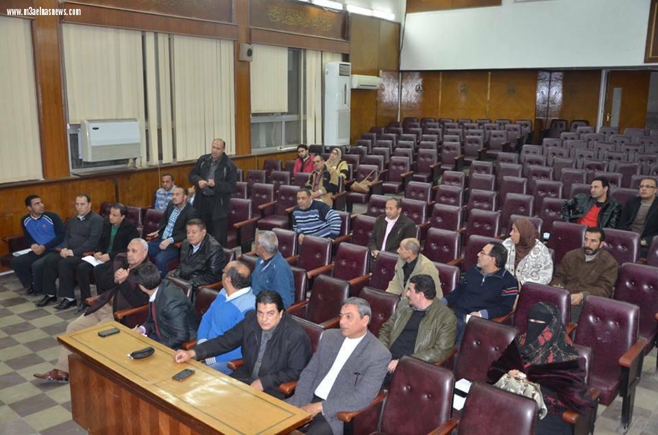 محافظ كفر الشيخ يشدد بسرعة إصدار التراخيص الخاصة لمواطنى المحافظة