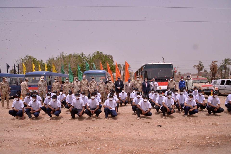 محافظ أسيوط وقائد المنطقة الجنوبية يشهدان اصطفاف معدات التطهير والنظافة