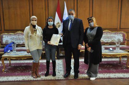 تكريم الفائزة بالميداليه البرونزيه في أولمبياد كوريا الدوليه لشباب المخترعين بجامعة كفر الشيخ