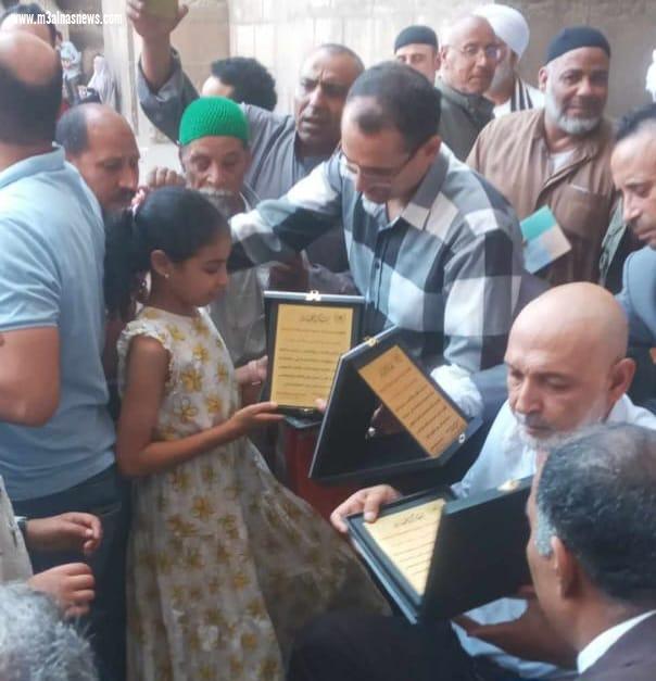 احتفالا بالمولد النبوى الشريف ... الجمعية الخيرية الرفاعية تكرم مجموعة من حفظة القرآن الكريم