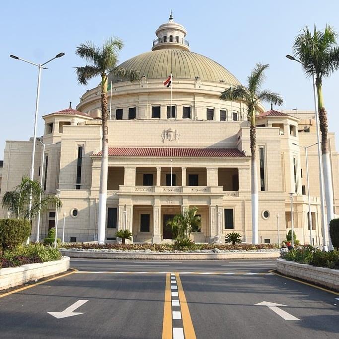 جامعة القاهرة تتيح المقررات الدراسية لطلابها من ذوي الإعاقة البصرية والسمعية للتعلم عن بعد