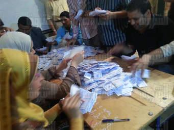 لجنة تربية نوعية في الدقي تبدأ في فرز الاصوات 