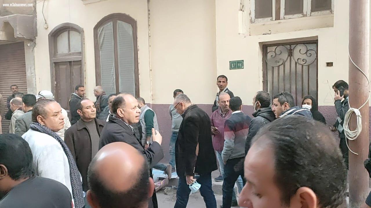  إنقاذ سيدة مسنة وفتاة وانتشال 3 جثث من أسفل عقار أسيوط