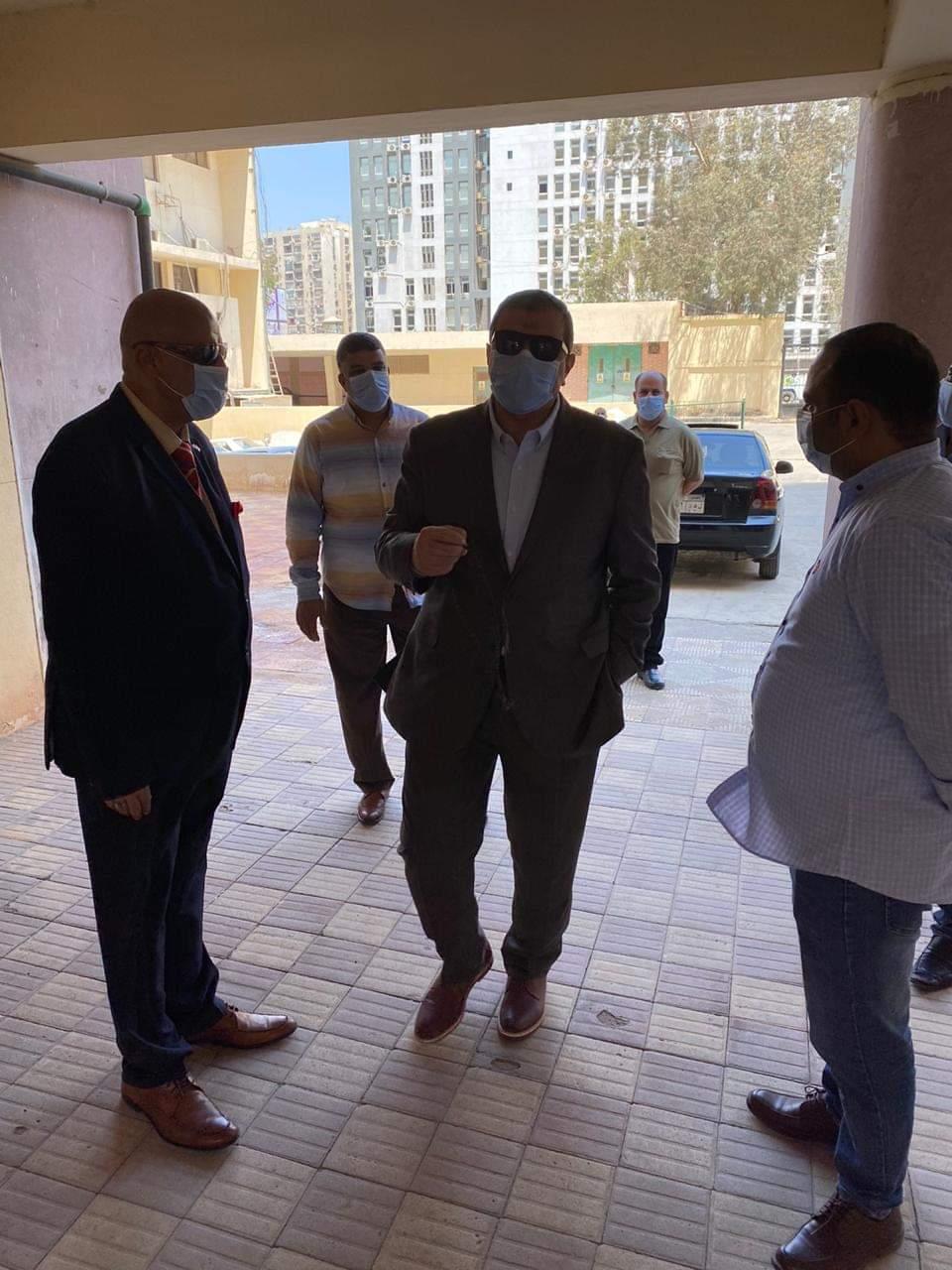 وزير القوى العاملة يتابع بنفسه إجراءات التعقيم والتطهير