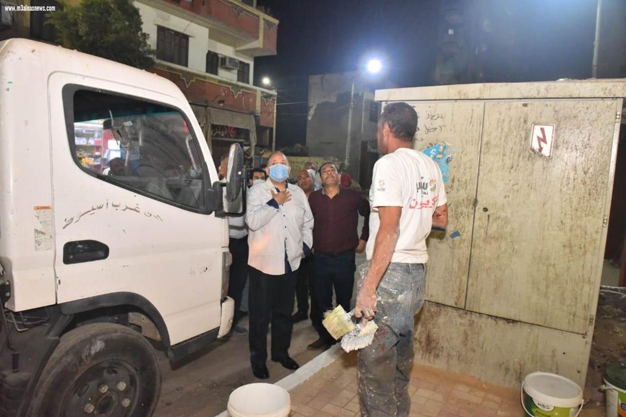 محافظ أسيوط يتفقد أعمال التجميل بسور مستشفى الإيمان والحميات بمشاركة طلاب التعليم الفني