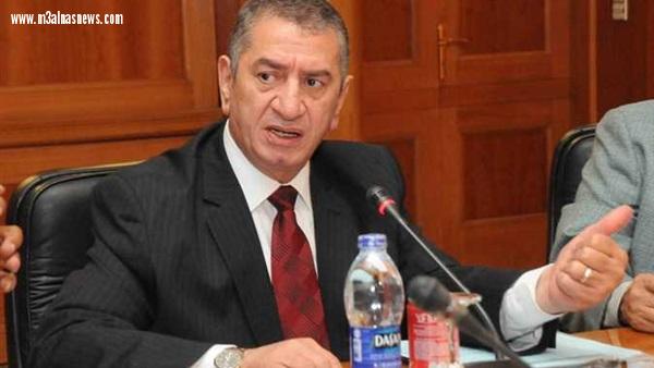 محافظ كفر الشيخ يعتدى على مواطن بالسباب ويصفعه بالحذاء لعرضه ملفات فساد
