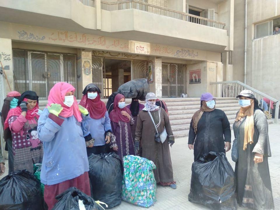 رئيس جامعة حلوان: نسعي لتوفير بيئة عمل صحية وآمنة للعاملين.