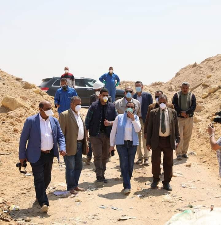 وزيرة البيئة تتابع السيطرة على عدد من الاشتعالات بمدفن العبور