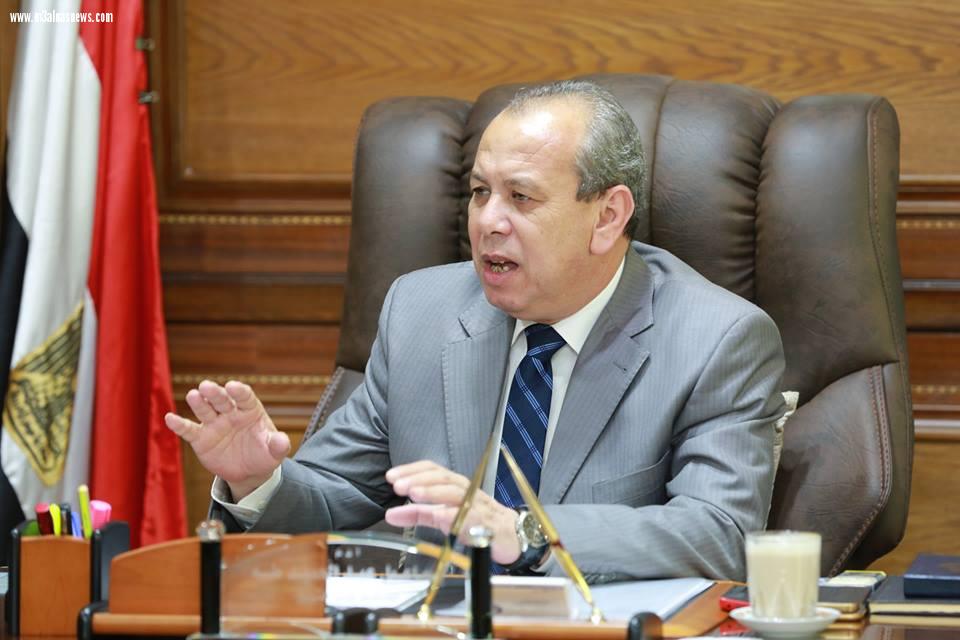 محافظ كفرالشيخ يحيل 68 طبيبا وموظفا للتحقيق لتغيبهم عن العمل