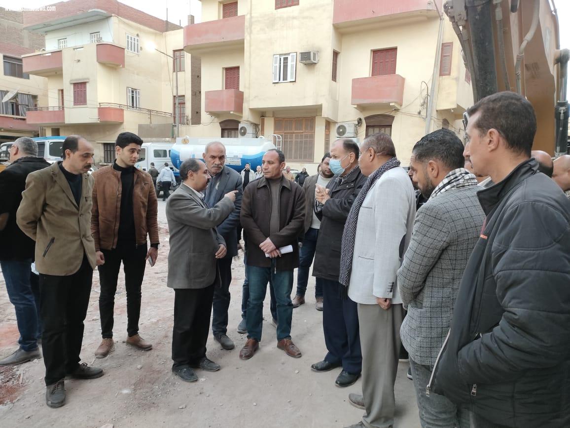  إنقاذ سيدة مسنة وفتاة وانتشال 3 جثث من أسفل عقار أسيوط