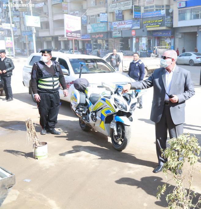 محافظ كفر الشيخ يتفقد أحياء وشوارع العاصمة لمتابعة أعمال التطوير بها ويشدد على رفع الاشغالات