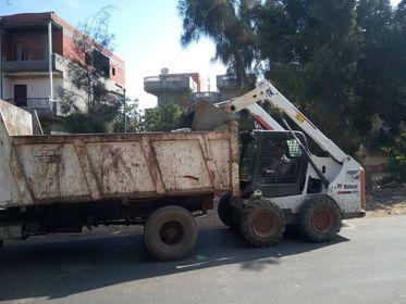 حملات نظافة مكثفة وصيانة أعمدة الإنارة بنطاق المحافظة
