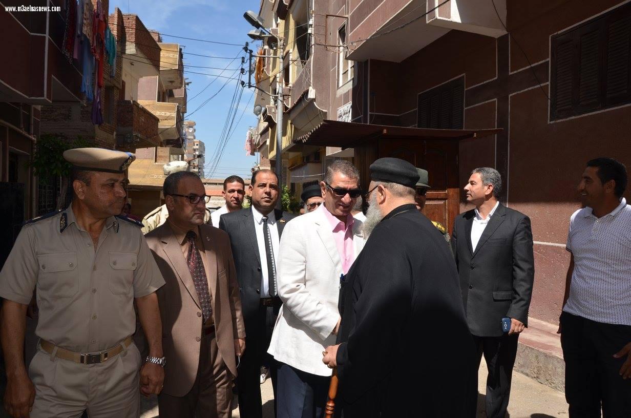 محافظ كفرالشيخ يوزع اللحوم والمنتجات الغذائية بكنيسة العذراء مريم بسخا