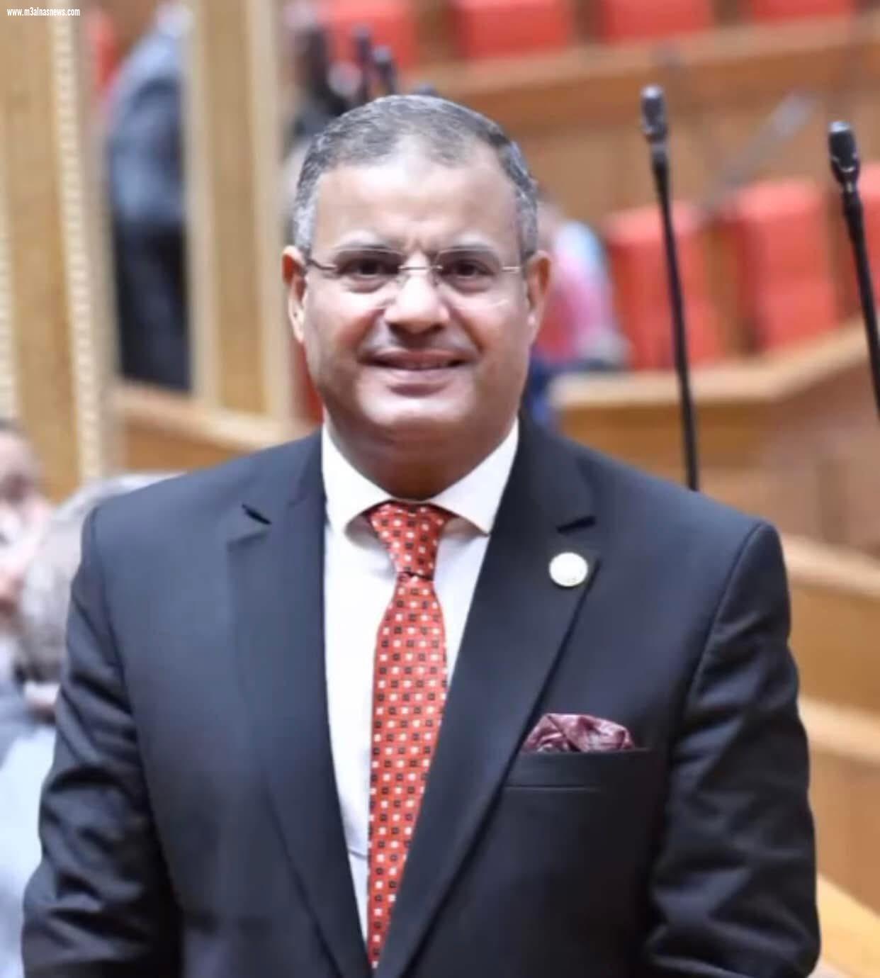 الكاتب الصحفى النائب محمد زكى يهنىء العنانى بفوزه الكاسح لمنظمة اليونسكو
