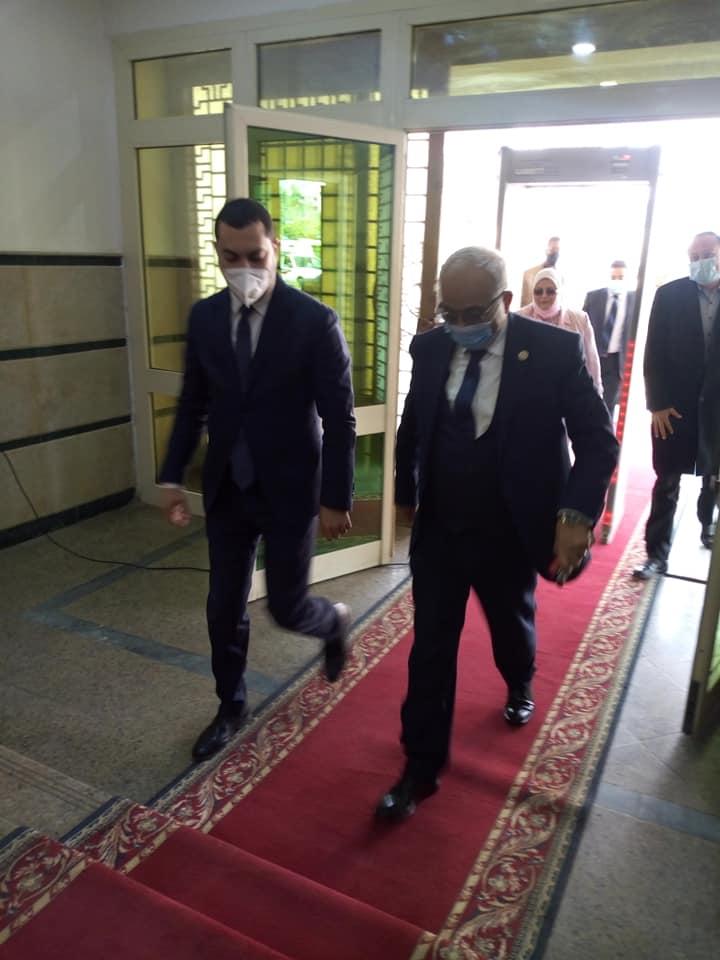 نائب وزير التربية والتعليم يصل لمبنى ديوان محافظة كفرالشيخ
