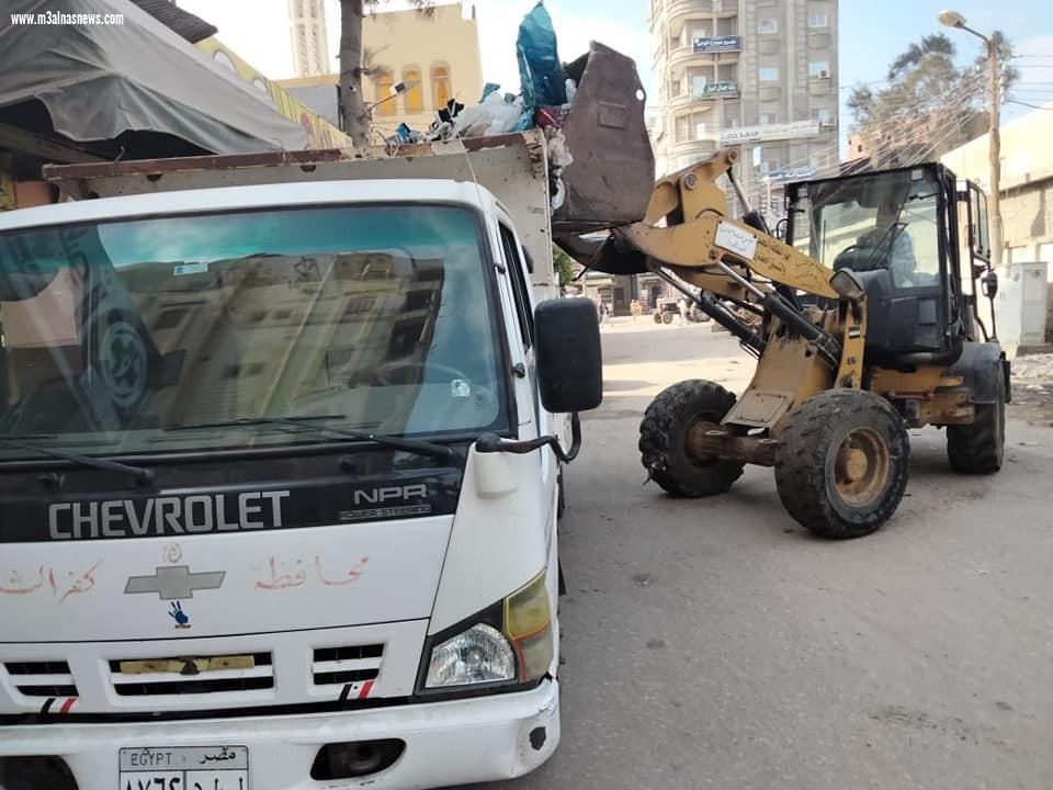 حملات للنظافة ورفع الاشغالات ومراجعة غرف الصرف الصحي بالحامول بكفر الشيخ