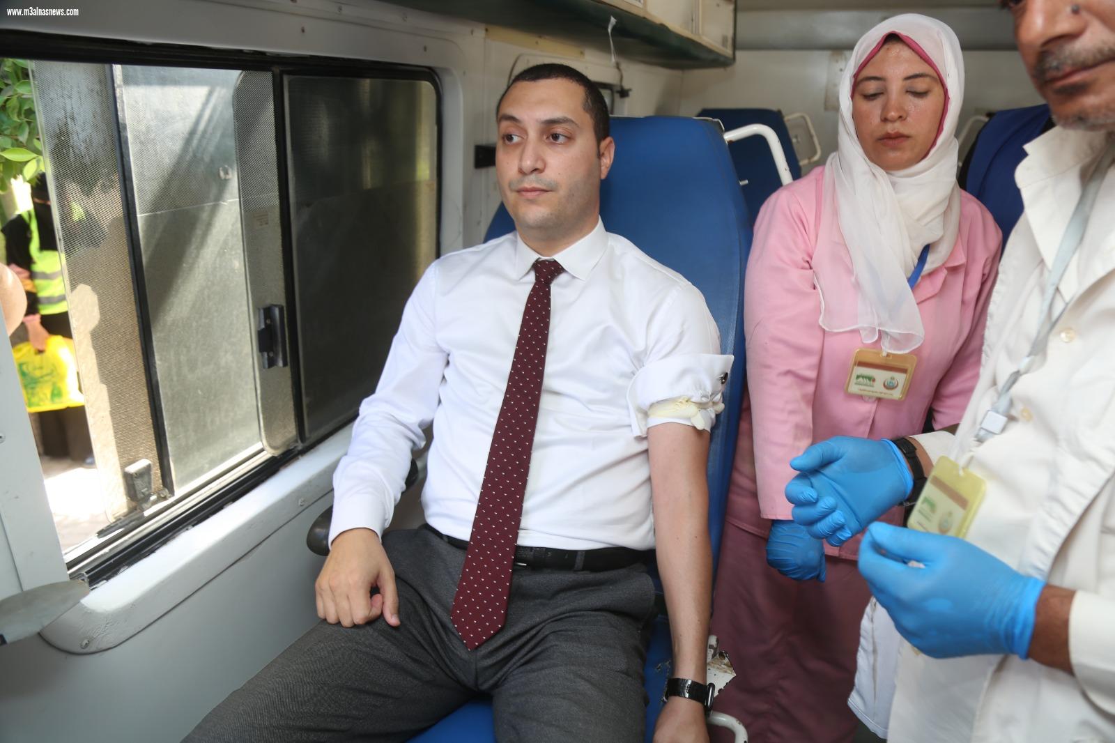 إقبال كبير على حملة التبرع بالدم للشعب الفلسطينى بمشاركة نائب محافظ كفر الشيخ