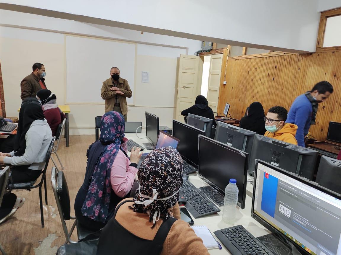 بالصور.. دورات تدريبية لتنمية مهارات الشباب في مبادئ الحاسب الآلي  بكفر الشيخ 
