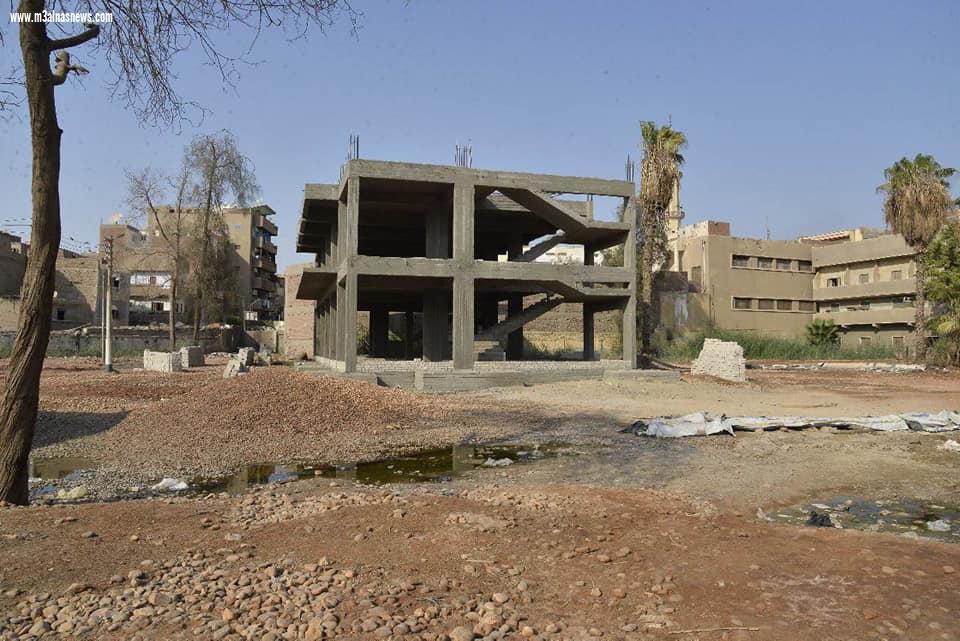 محافظ أسيوط يتفقد الأعمال الجاري انشائها بمركز شباب منفلوط لمتابعة الموقف التنفيذي وتذليل العقبات لاستكمال الأعمال