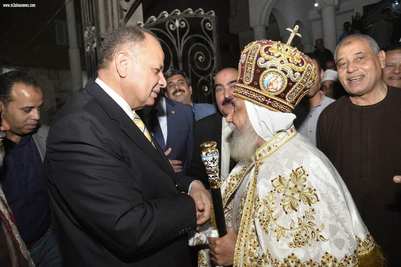 وسط استقبال بالورود ورفع صور الرئيس السيسى ..محافظ أسيوط يزور ايبارشيات منفلوط والدير المحرق والقوصية للتهنئة بعيد القيامة المجيد