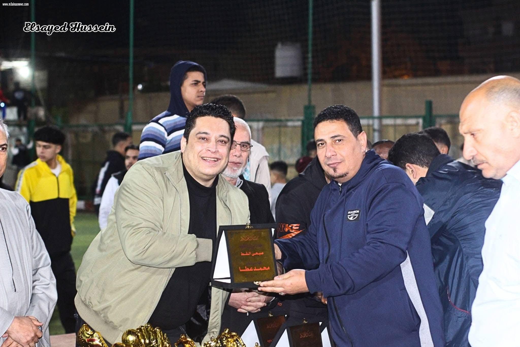 النائب محمد عطا يكرم أسر شباب