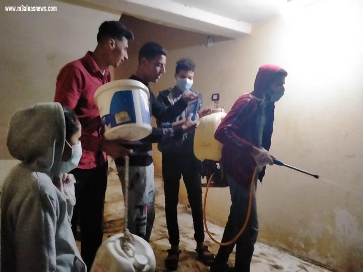 بالجهود الذاتية.. شباب قرية عمران بكفرالشيخ يشاركون فى تعقيم قريتهم