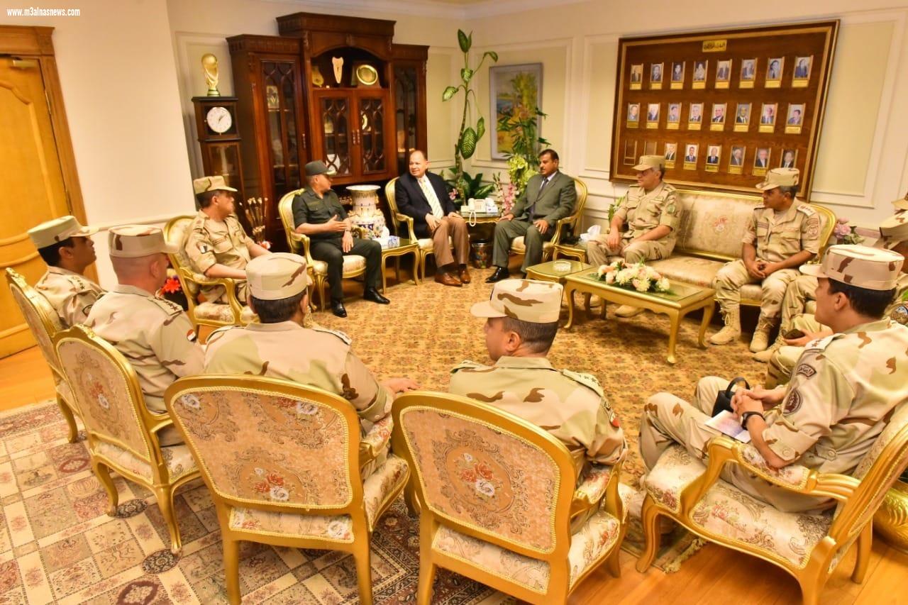 محافظ أسيوط يستقبل قائد المنطقة الجنوبية العسكرية للتهنئة بعيد الفطر المبارك