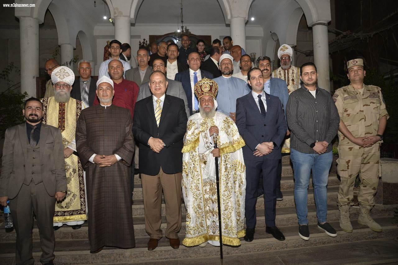 وسط استقبال بالورود ورفع صور الرئيس السيسى ..محافظ أسيوط يزور ايبارشيات منفلوط والدير المحرق والقوصية للتهنئة بعيد القيامة المجيد