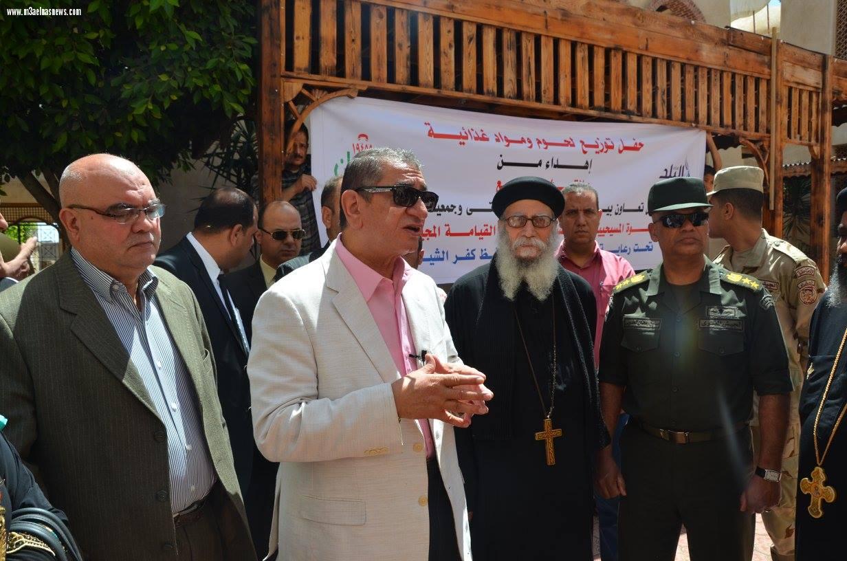 محافظ كفرالشيخ يوزع اللحوم والمنتجات الغذائية بكنيسة العذراء مريم بسخا