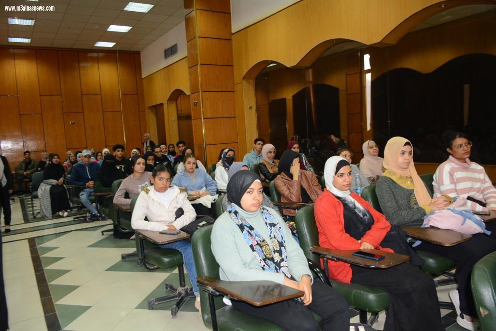 جامعة أسيوط تنظم ندوة بعنوان... كن إيجابياً وشارك في انتخابات رئاسة الجمهورية 2024