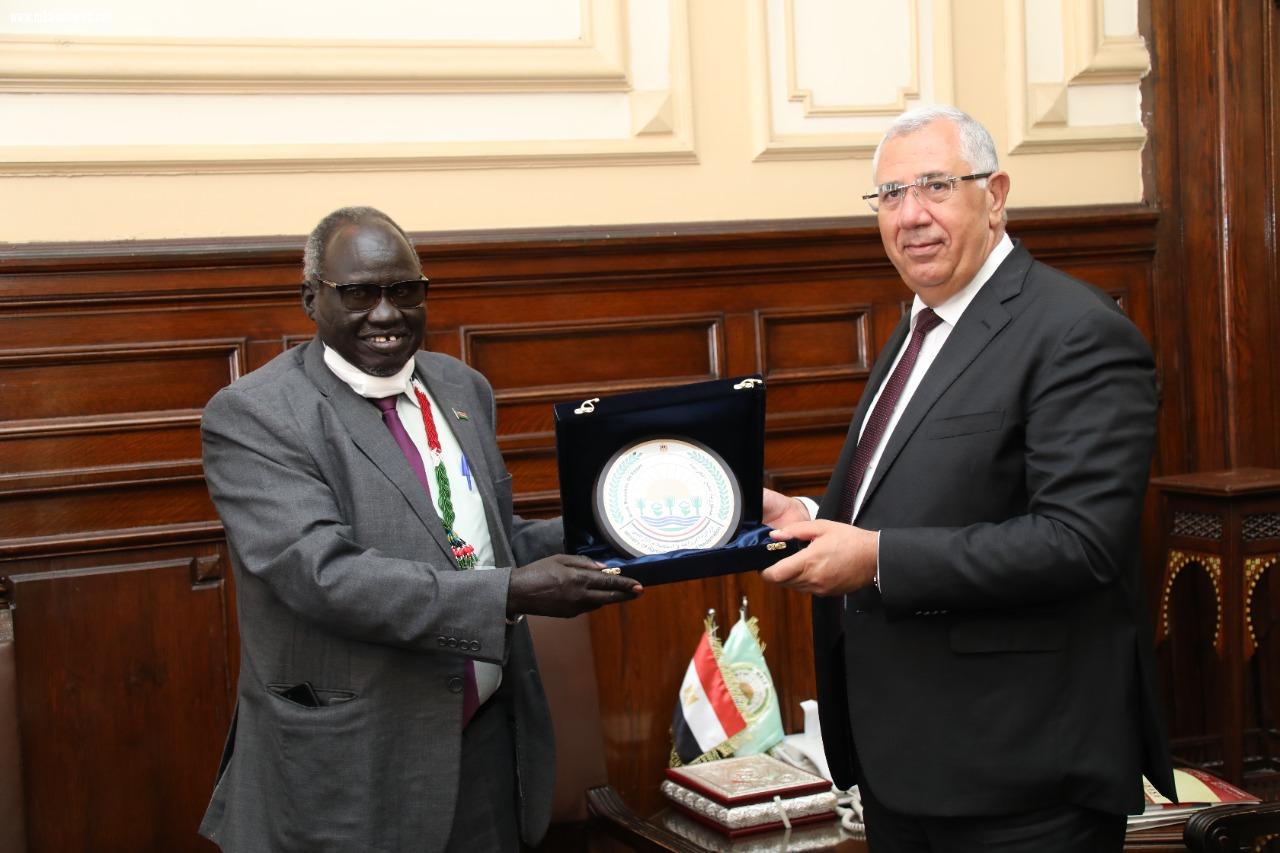 وزير الزراعة المصرى يبحث مع نظيره بجنوب السودان التعاون في مجال دعم القدرات والبحث العلمي