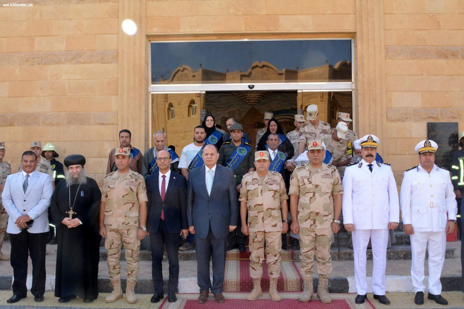 رئيس جامعة أسيوط يشارك المنطقة الجنوبية العسكرية حفل تكريم أسر الشهداء ومصابي العمليات الحربية