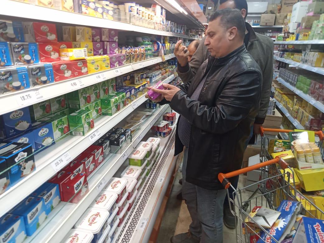  حملات تموينية لضبط الأسعار وتوفير السلع الغذائية بالمراكز والمدن وتحرير 90 محضرا للمخالفين بكفر الشيخ