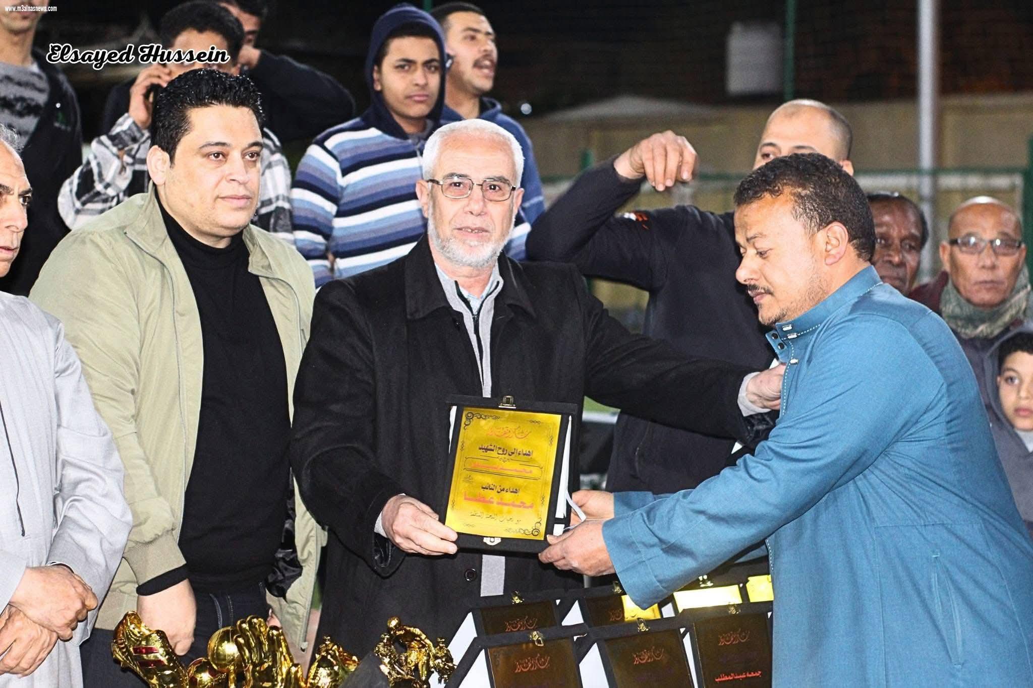 النائب محمد عطا يكرم أسر شباب