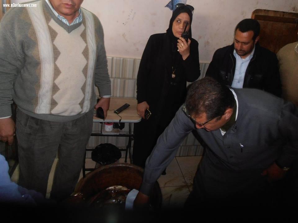 بالصور |ضبط فسيخ فاسد وغير صالح للاستهلاك الآدمي بالحامول بكفر الشيخ  