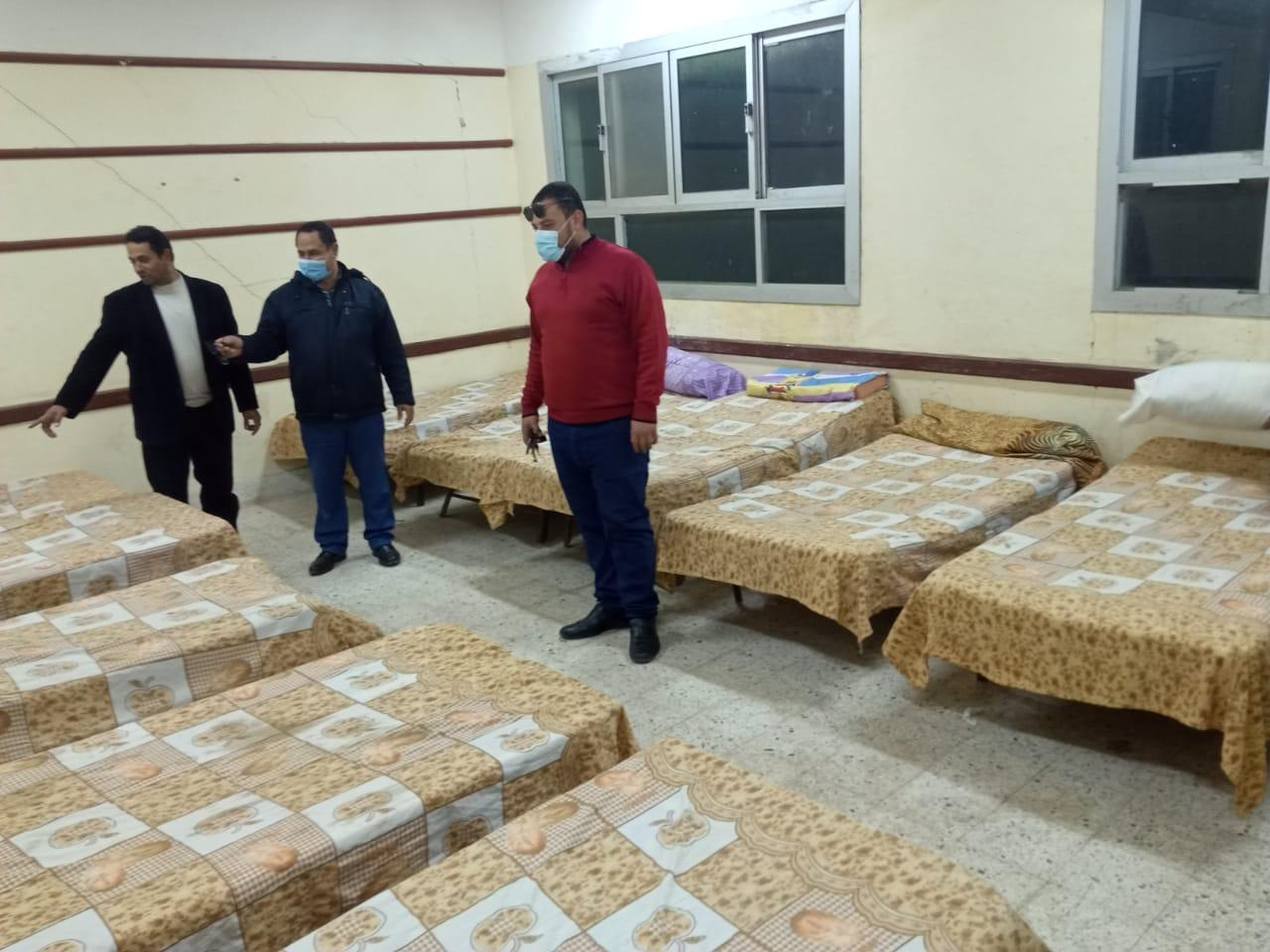 محافظ كفر الشيخ يقرر صرف إعانة عاجلة ل 6 أسر ونقلهم لإحدى المدارس 