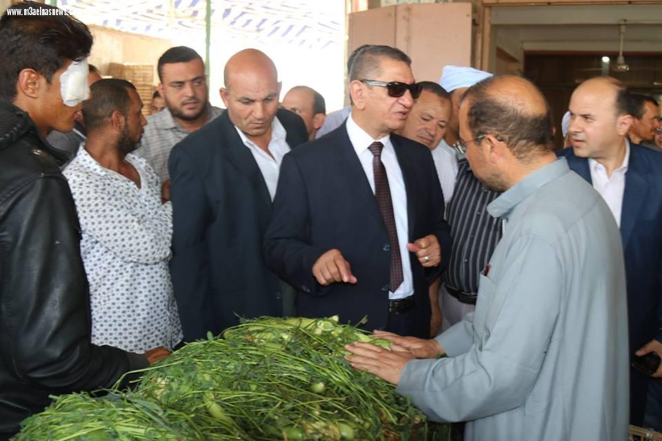 محافظ كفر الشيخ يتفق مع تجار البرلس على محاربة الغلاء وحملات مكثفة لتصدى لجشع التجار