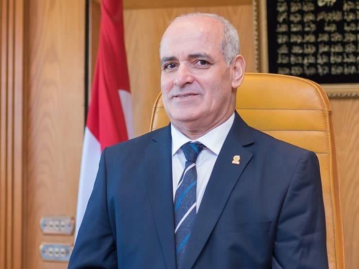 رئيس جامعة الفيوم يمنح السادة أعضاء هيئة التدريس والإداريين بالجامعة أجازة يوم الأحد