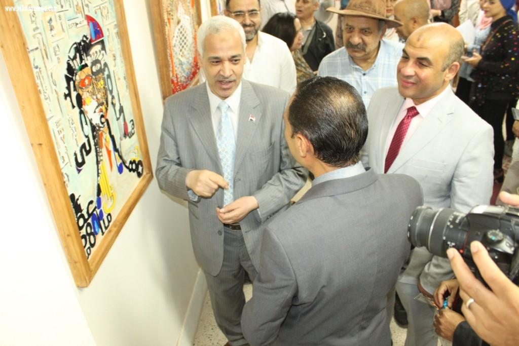 كلية الفنون الجميلة بجامعة أسيوط تنظم معرضين فنيين حول أجواء عصر الرقمنة