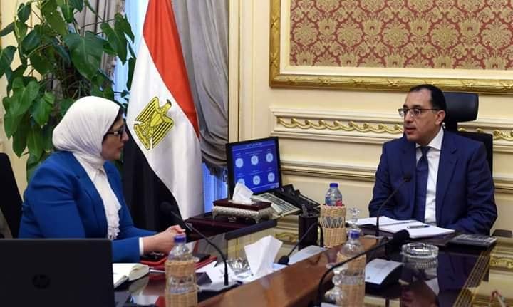 رئيس الوزراء يتابع مع وزيرة الصحة جهود مواجهة فيروس كورونا المستجد