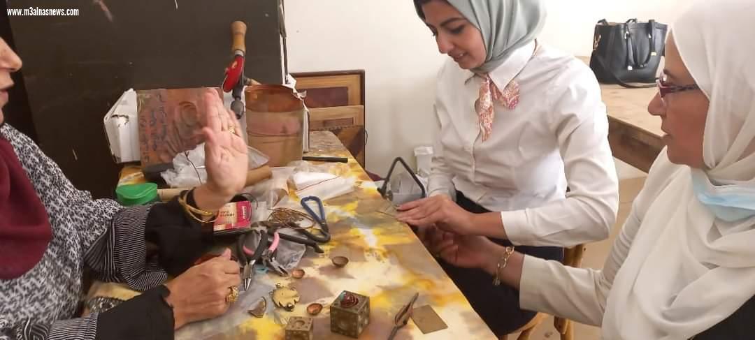 دورة تدريبية على صناعة الحلي من النحاس والفضة بكلية التربية النوعية بكفر الشيخ