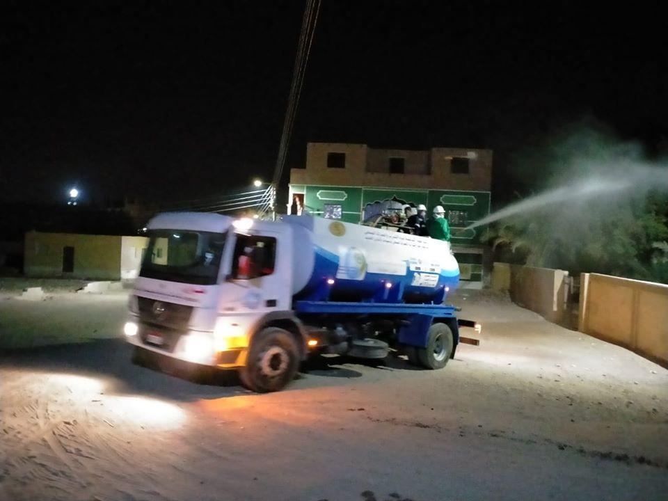 حملات رش وتطهير منشأت خدمية وأماكن حيوية بمراكز أسيوط للوقاية من فيروس كورونا المستجد