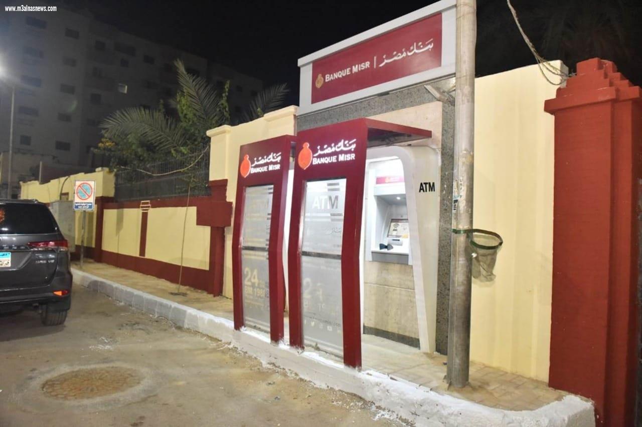 محافظ أسيوط يتفقد أعمال التجميل بسور مستشفى الإيمان والحميات بمشاركة طلاب التعليم الفني