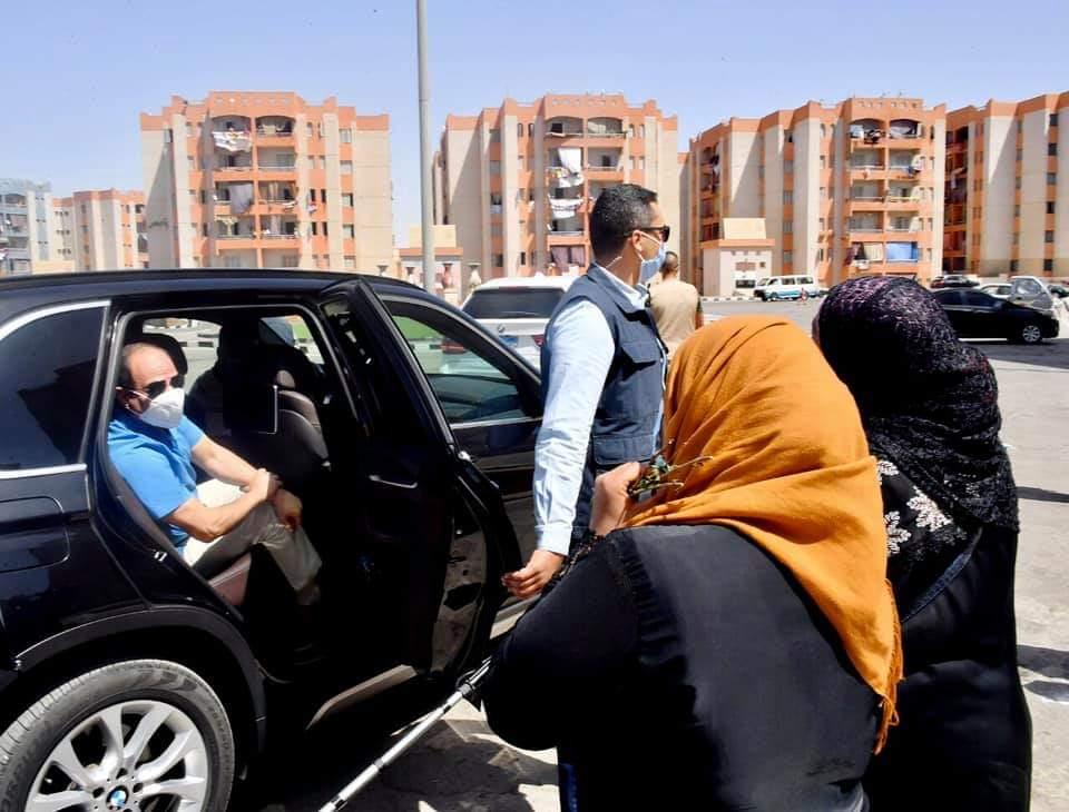 الرئيس السيسى يتفقد مشروع الاسمرات 3 السكنى بالمقطم 