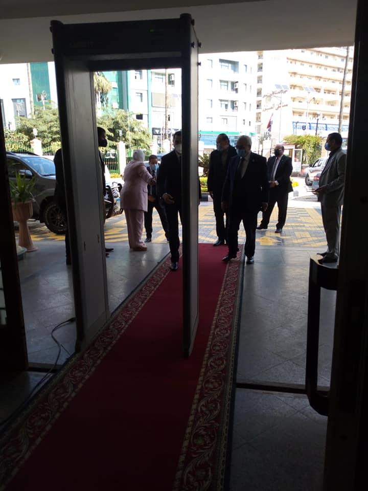نائب وزير التربية والتعليم يصل لمبنى ديوان محافظة كفرالشيخ
