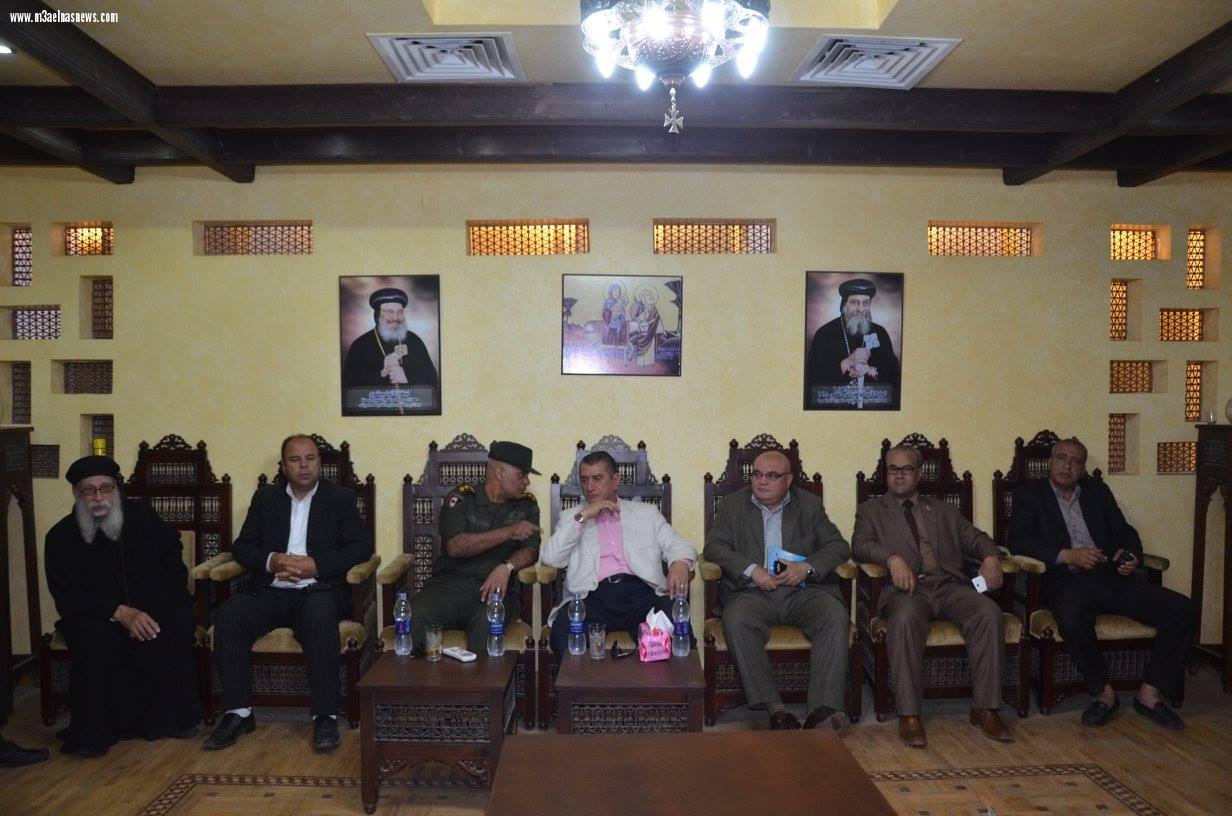 محافظ كفرالشيخ يوزع اللحوم والمنتجات الغذائية بكنيسة العذراء مريم بسخا