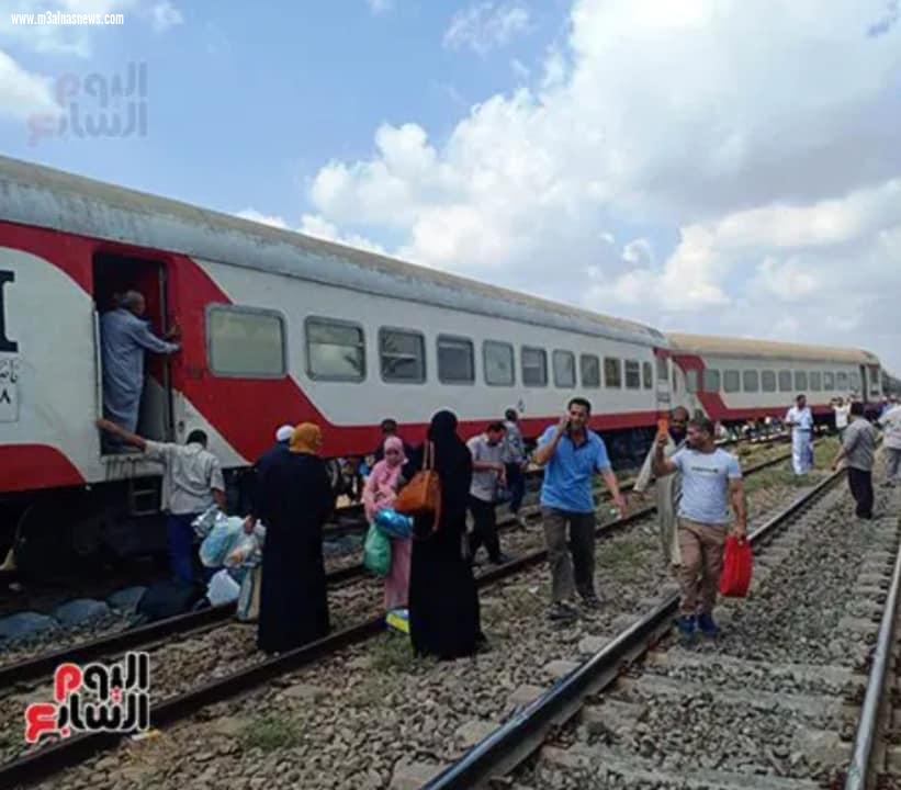 بالأسماء.. إصابة 3 مواطنين بحادث قطار الشرقية ونقلهم لمستشفى الزقازيق