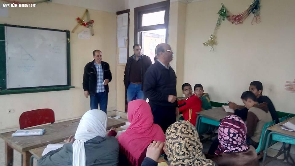 مدير التعليم الابتدائى بالحامول فى كفر الشيخ يقود القافلة التعليمة لمدرسة ٤٥ الشراقوة
