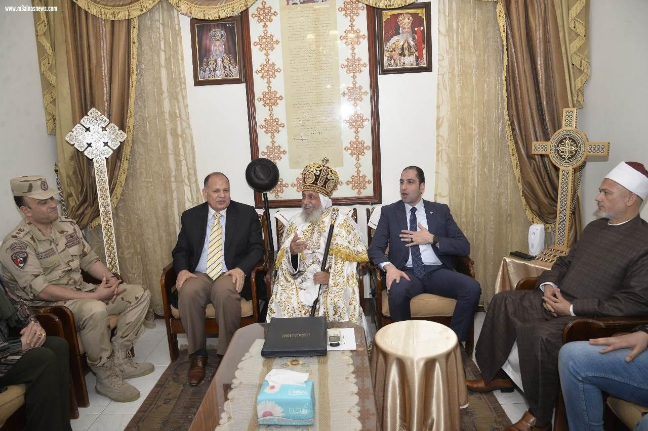 وسط استقبال بالورود ورفع صور الرئيس السيسى ..محافظ أسيوط يزور ايبارشيات منفلوط والدير المحرق والقوصية للتهنئة بعيد القيامة المجيد