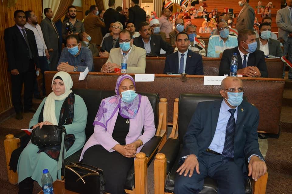وزير التضامن الاجتماعي ومحافظ أسيوط ورئيس جامعة الأزهر في فعاليات اليوم الثقافي لتعيزيز قيم المواطنة والانتماء للوطن بفرع جامعة الأزهر بأسيوط